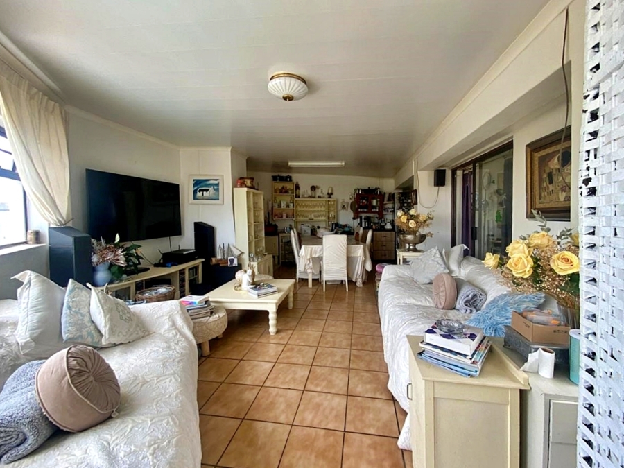 8 Bedroom Property for Sale in Country Club Western Cape